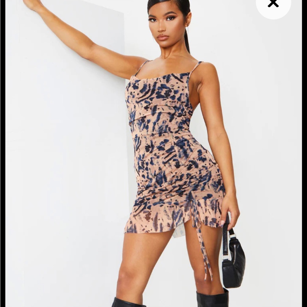 PrettyLittleThing Mesh Tie Dye Print Ruched Bodycon Dress - Picture 6 of 7